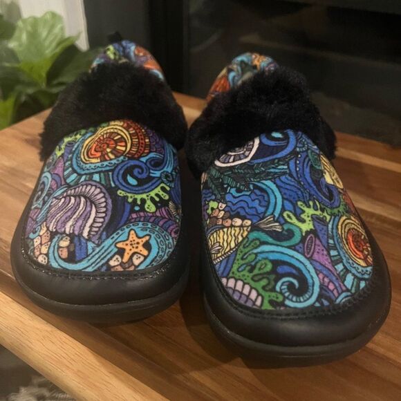 New Multicolor Winter Slippers - Picture 2 of 5